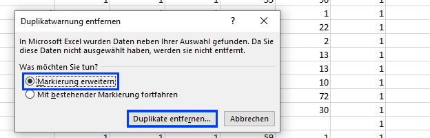 Das Bild zeigt den Dialog in Excel, nachdem man auf "Duplikate entfernen" geklickt hat. Excel fragt, ob der Nutzer die Markierung erweitern möchte.