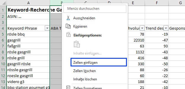Der Screenshot zeigt, wie man in Excel eine Spalte hinzufügen kann mit einem Rechtsklick auf die Spalte und dem Menüpunkt "Zellen einfügen"