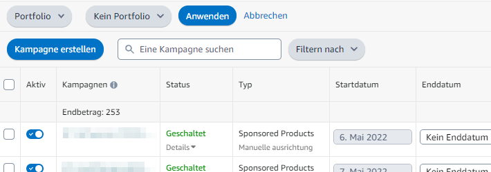 Der Screenshot zeigt, wie man in Amazon Ads einen Kampagnenfilter setzt, der dazu führt, dass alle Kampagnen angezeigt werden, die keinem Portfolio zugeordnet sind.