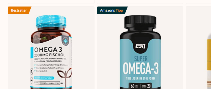 Auf dem Screenshot siehst du exemplarisch zwei Produkte, welche das Amazon Bestseller Badge und das Amazons Choice Badge haben.
